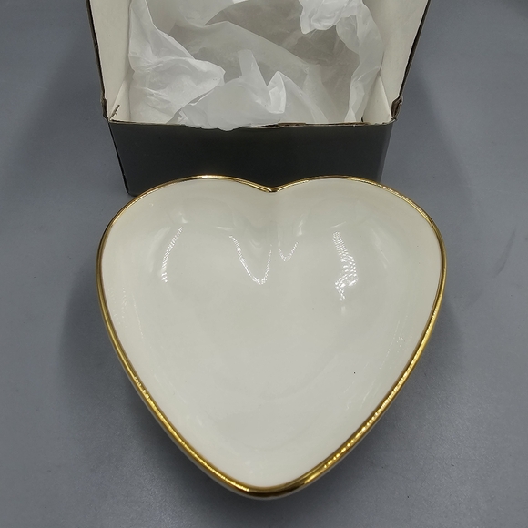 Aerin Rose Perfumed Heart Soap And Ribbed Heart Dish Brand New - Picture 10 of 16
